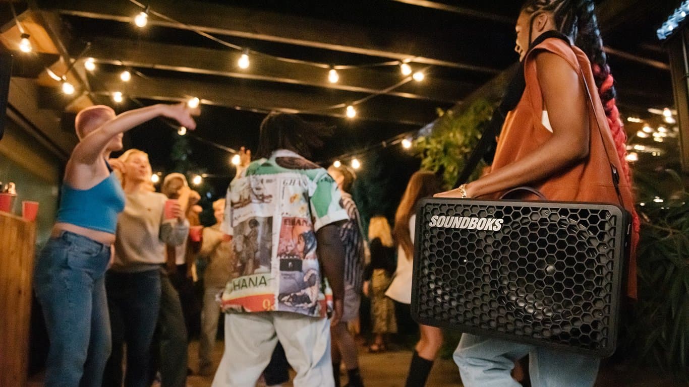 Sådan holder du den perfekte havefest med Soundboks
